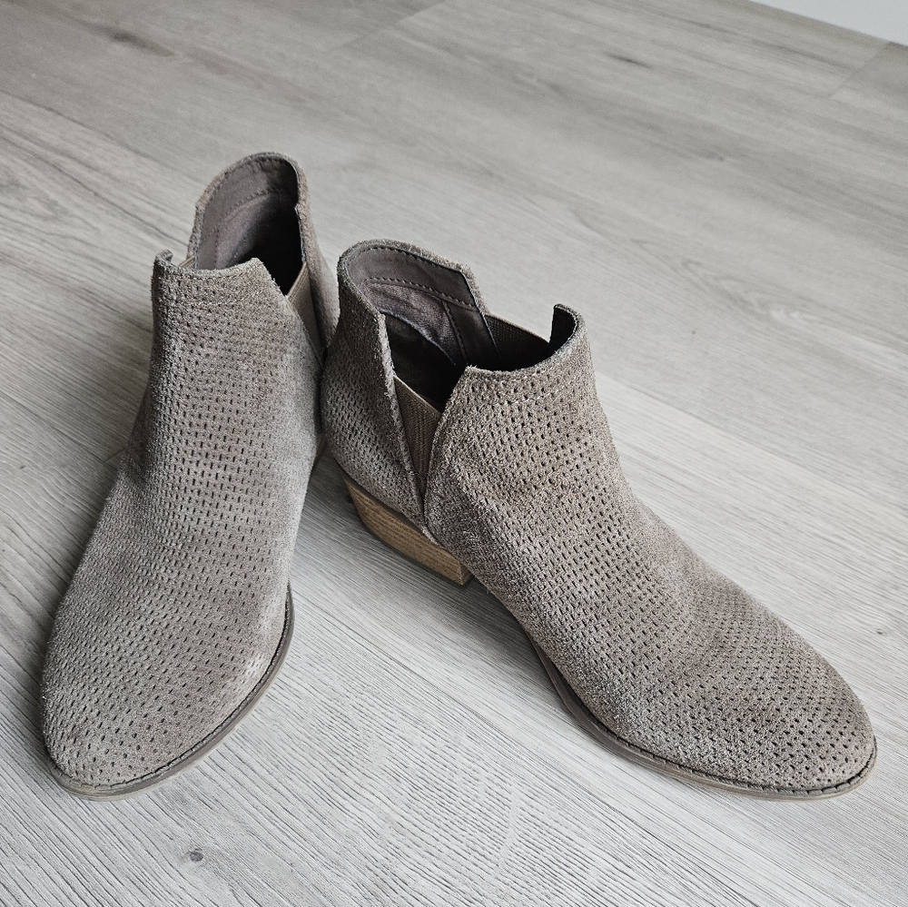 Crown Vintage Suede Leather Booties